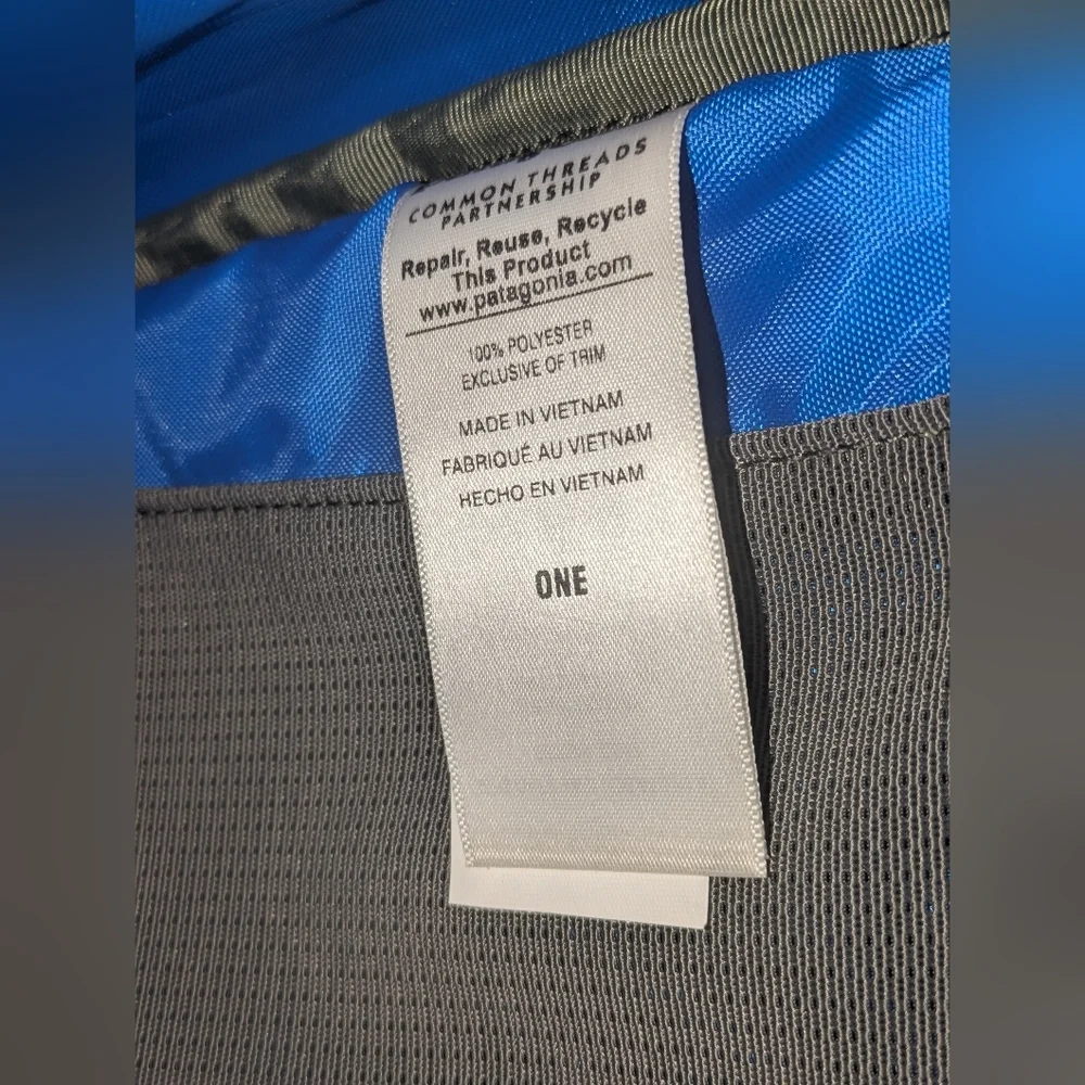 Patagonia Black Hole Mini Messenger Blue 12L Hiking Travel Discontinued Rare - Picture 14 of 15
